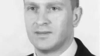 Biało czarna fotografia przedstawiająca Profesora Krzysztofa Chmielowskiego lewy profil twarzy